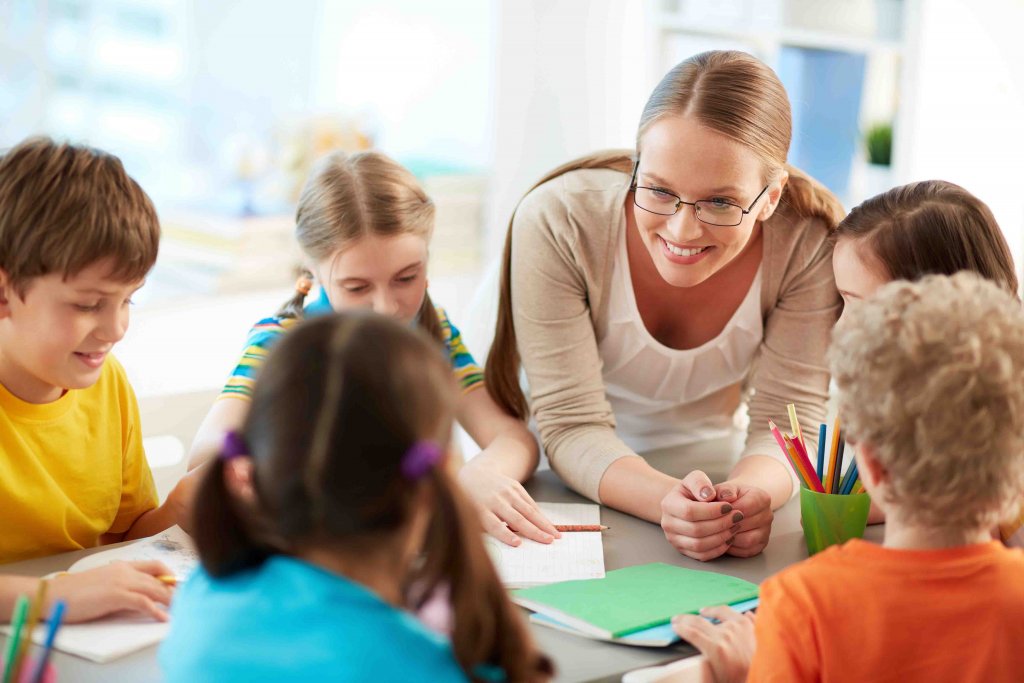 niños en clase